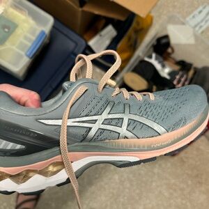 ASICS grey women’s sneakers size 9.5 Gel-Kayano 27